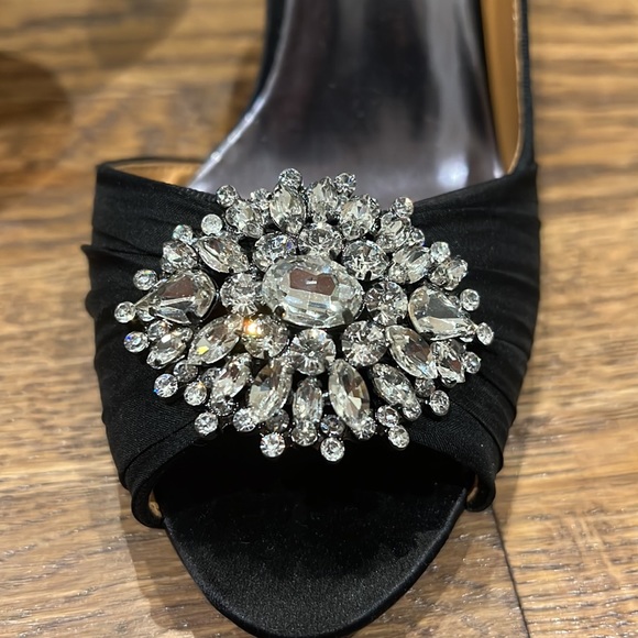 Badgley Mischka Pearson Embellished d'Orsay Pump - Picture 3 of 9